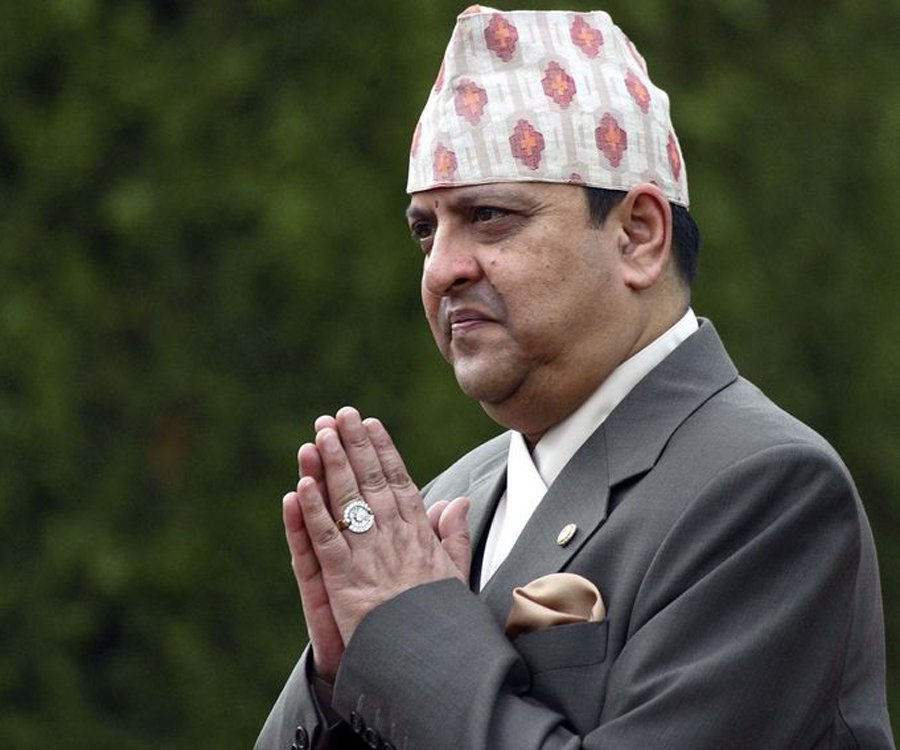 पूर्वराजा र नारायणकाजीबीच जम्काभेट, पूर्वराजाले नेता श्रेष्ठलाई नमस्कार गर्दै हालखबर सोधे