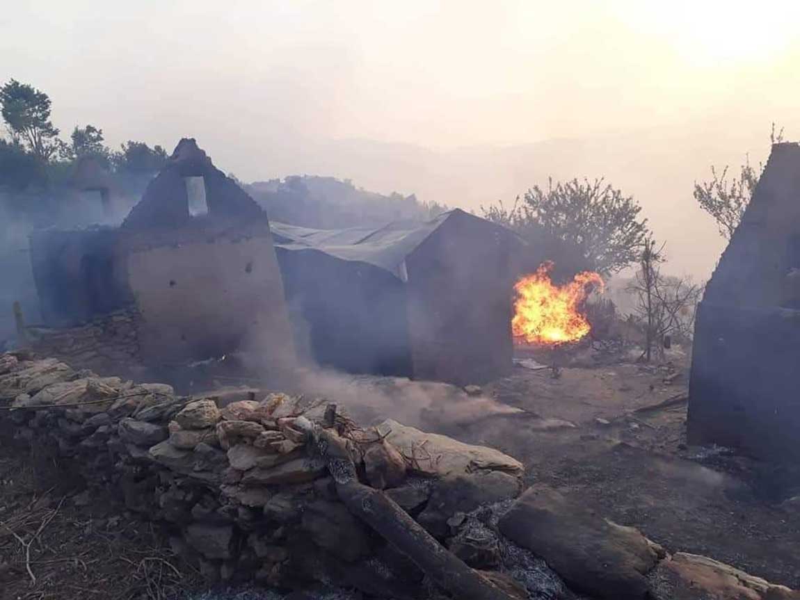रोल्पामा भीषण आगलागी हुँदा ४१ घरगोठ जलेर नष्ट